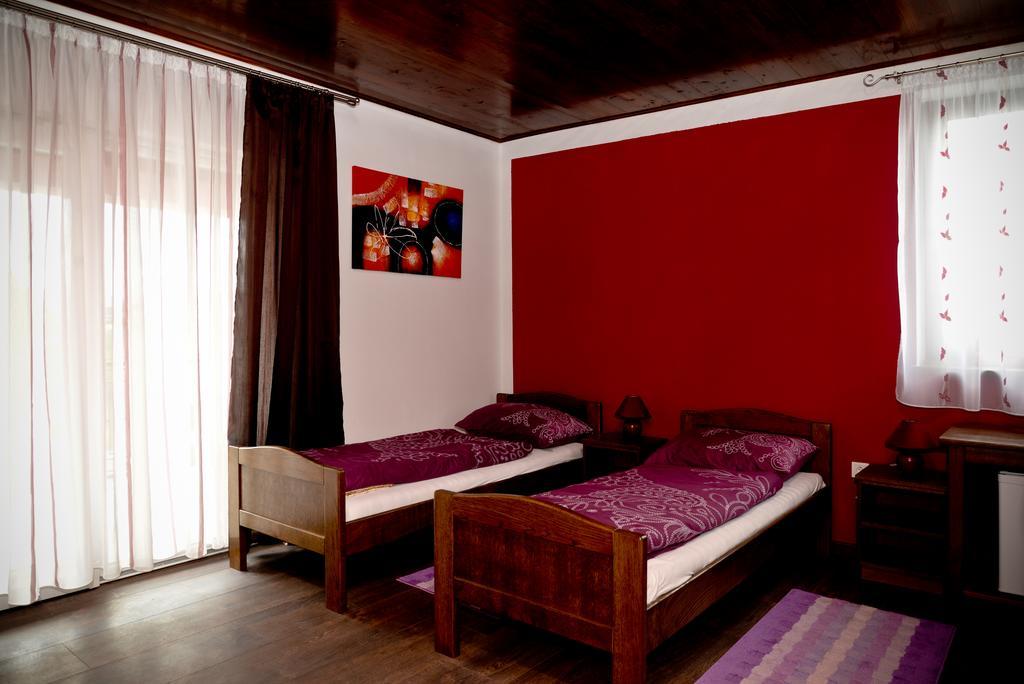 Guesthouse Pink Panther Udbina Rom bilde